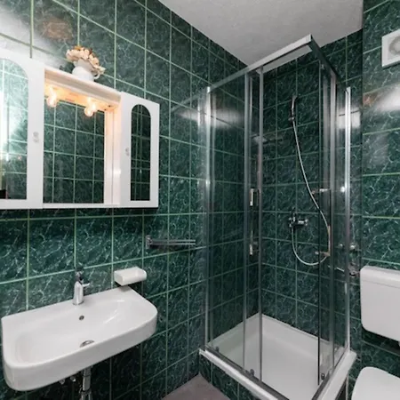 Garden - Two Bedroom With Terrace *