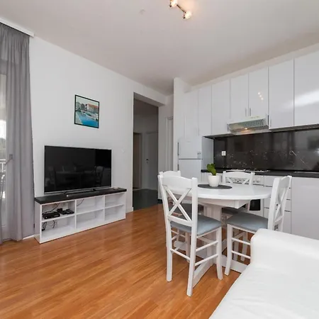 Garden - Two Bedroom With Terrace Appartement Supetar