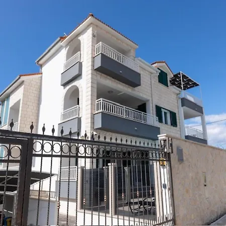Garden - Two Bedroom With Terrace