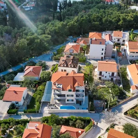 Garden - Two Bedroom With Terrace Appartement Supetar